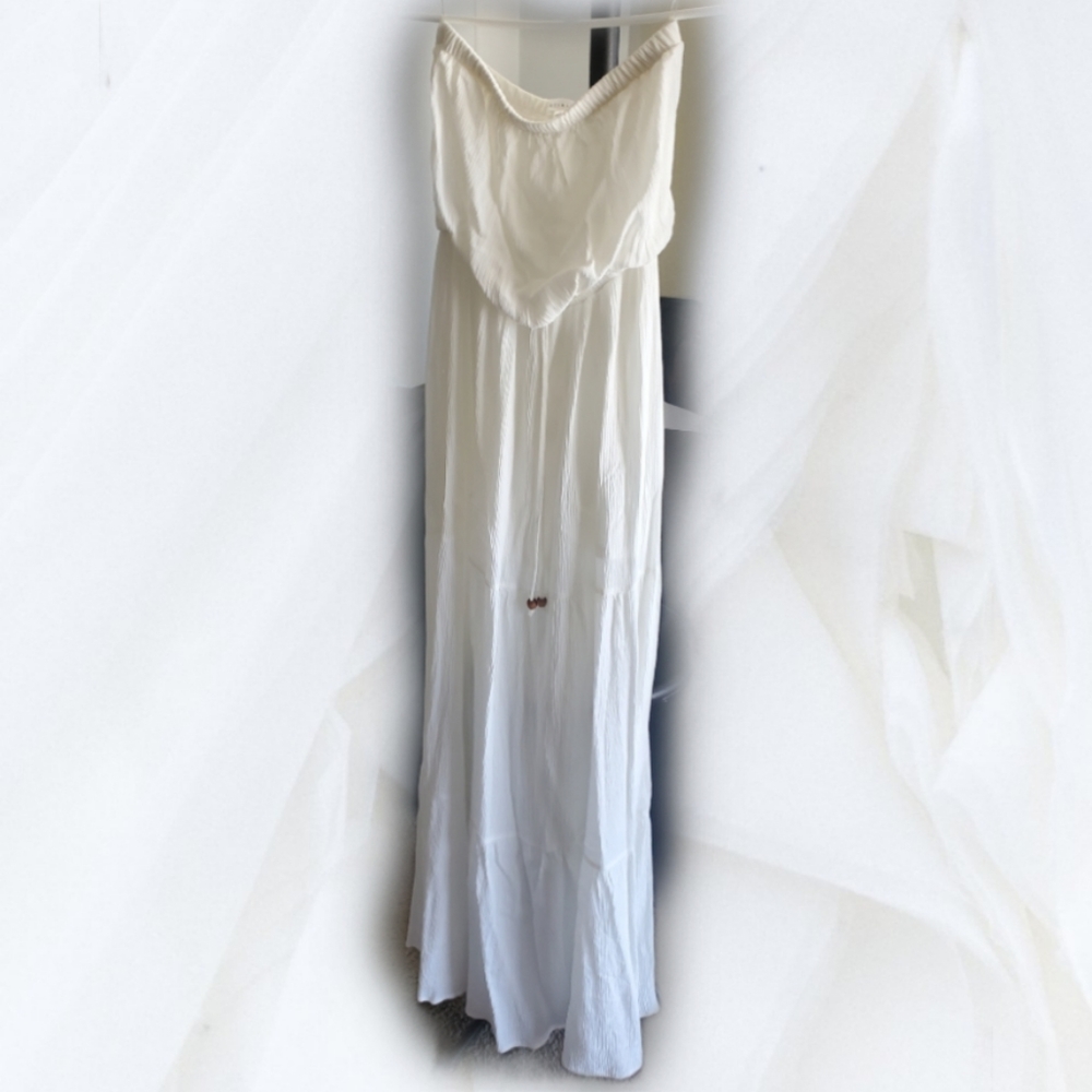 White dress - Picture 3 of 3